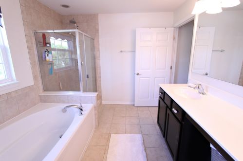 9 Keller Ct, Lemont IL 60440-9054 exterior