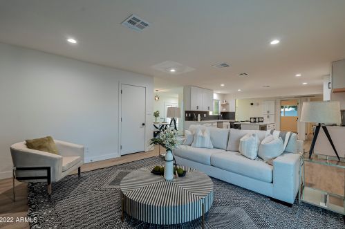 1747 Echo Ln, Phoenix, AZ 85020-3923