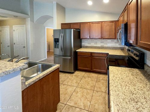 5730 27 Dr, Phoenix AZ 85045-4200 exterior