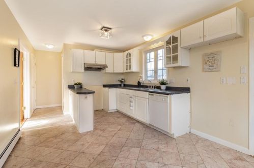 16A-16B Sigourney St, Worcester MA exterior