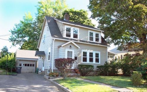 344 Cedar St, Dedham, MA 02026-3724