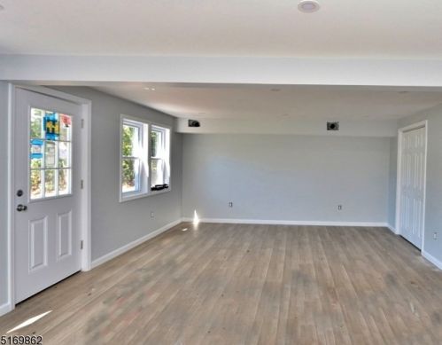 7 Le Boun Blvd, Skyline Lakes NJ  07456-1207 exterior