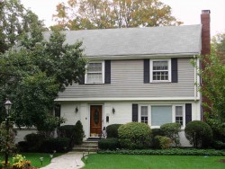 250 Woodward St, Newton, MA 02468-2007