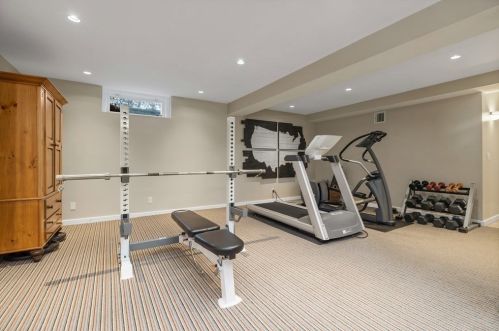 77 Windsor Rd, Newton MA 02468-1504 exterior