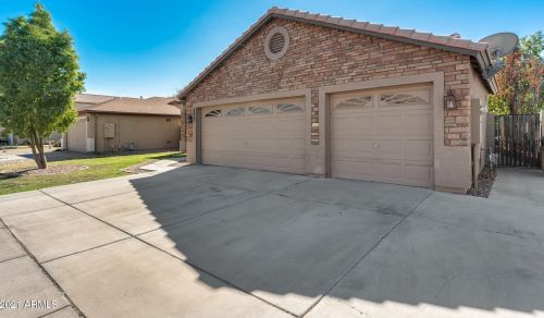 8827 Cypress St, Phoenix, AZ 85037-3852