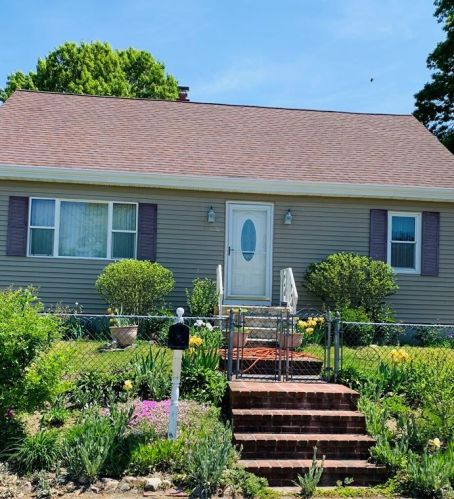 1100 Pelletier St, New Bedford, MA 02745-4824