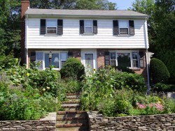301 Woodcliff Rd, Newton, MA 02461-2127
