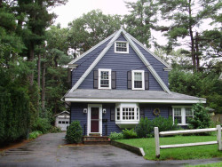 82 Concord St, Newton, MA 02462-1004