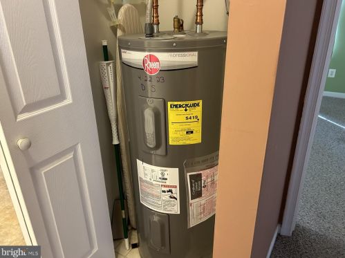 1422 Tristram Cir, West Deptford NJ 08051-2265 exterior