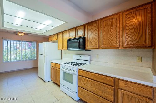 2324 Cactus Rd, Phoenix AZ 85032-7609 exterior