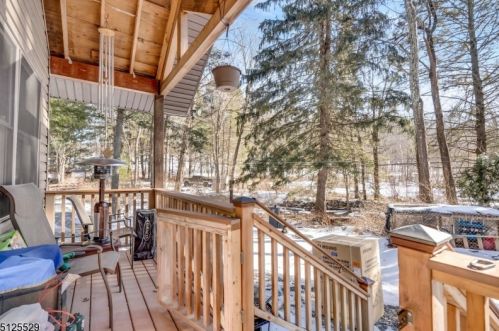 30 Colfax Dr, Skyline Lakes NJ  07456-1205 exterior