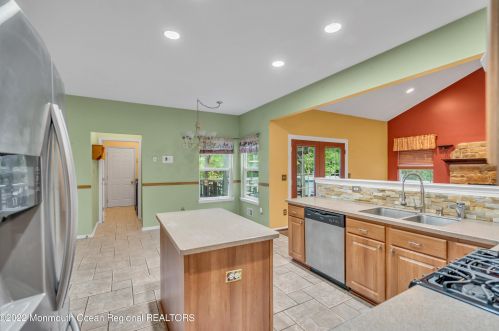 16 Cardinal Dr, Jackson Twp NJ 08527-3174 exterior