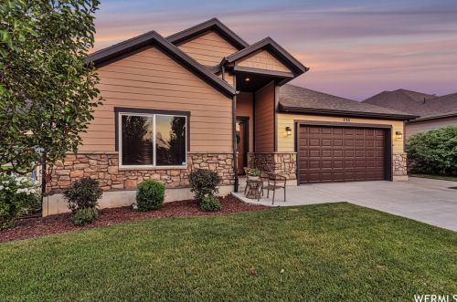 733 Clb Oaks Dr, Sandy UT 84070 exterior