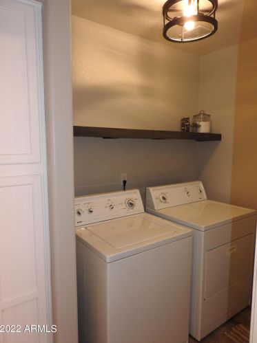 3041 Blackhawk Dr, Phoenix AZ 85050-4821 exterior