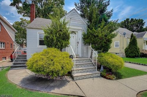 12 Crescent Ter, Belleville, NJ 07109-2064