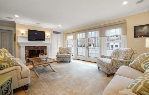 61 Village Ave, Dedham MA 02026-4209 exterior