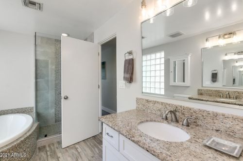 3340 Clarendon Ave, Phoenix AZ 85031-3140 exterior