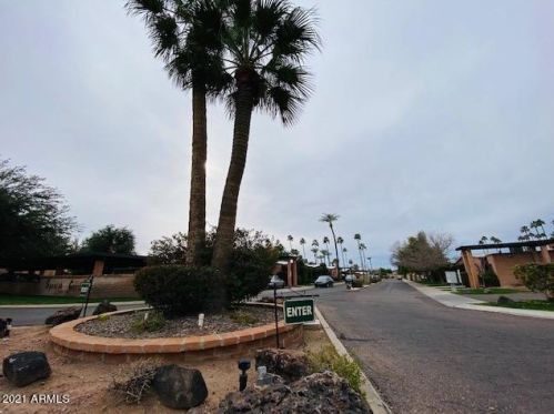 3022 32nd St, Phoenix, AZ 85018-6867