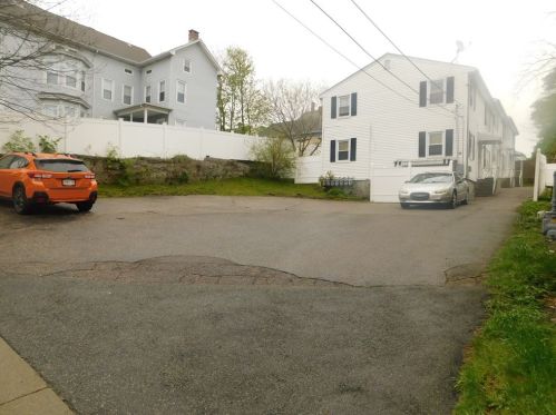 33 Hanover St, Fall River MA 02720-5432 exterior