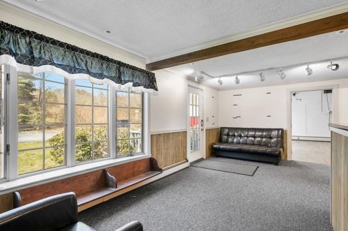 1062 Taunton Ave, Seekonk MA 02771-3111 exterior