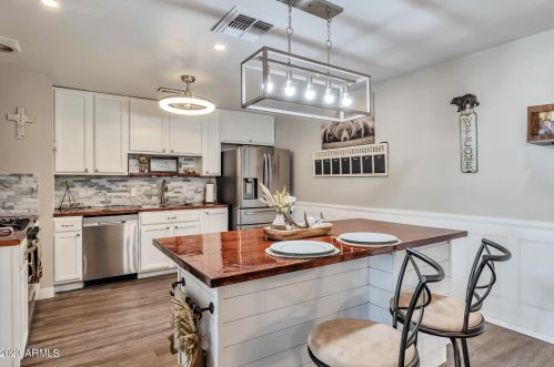 3418 Country Gables Dr, Phoenix AZ  85053-4732 exterior