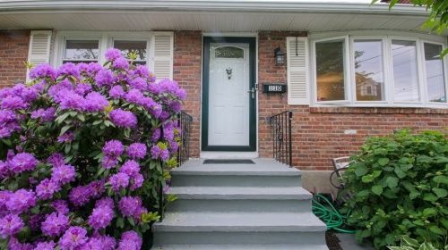 110 Farwell St, Newton MA 02460-1051 exterior