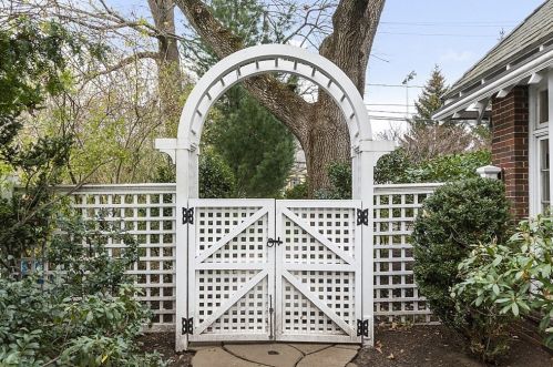 115 Aspen Ave, Newton MA 02466-3022 exterior