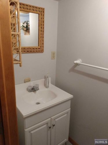 57 New Lawn Ave, Kearny NJ 07032-2207 exterior