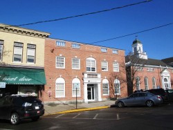 319 Auburn St, Newton, MA 02466-1902