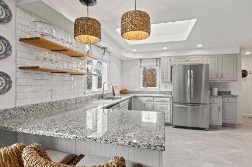 595 Riverview Dr, Chatham MA  02633-1117 exterior