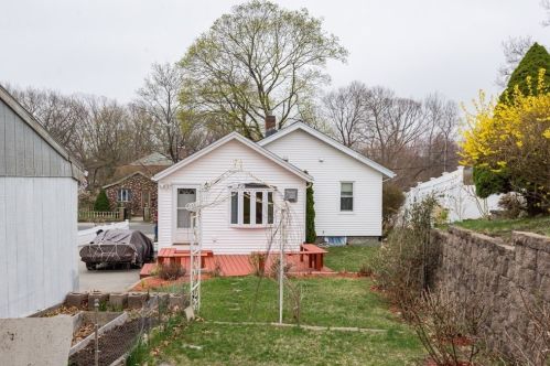 24 Volusia Rd, Hingham MA 02043-3041 exterior