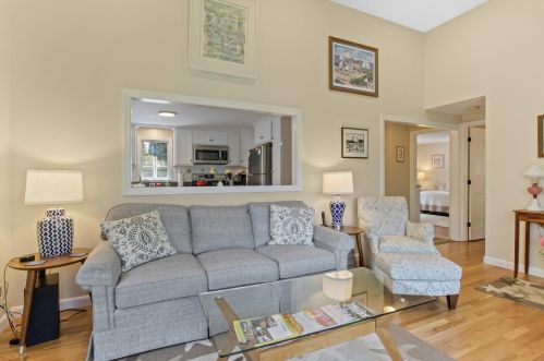 2 Uncle Zlotis Rd, Chatham MA 02633-1595 exterior