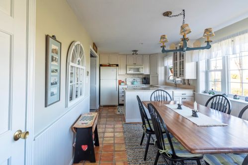 1239 Main St, Chatham MA 02633-2422 exterior