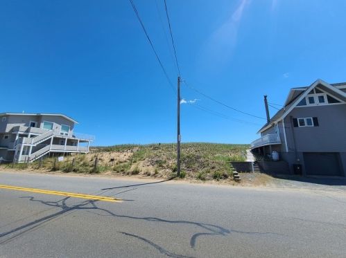 25 Northern Blvd, Newbury MA  01951-1940 exterior