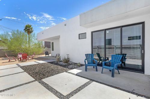 1121 11th St, Phoenix AZ 85006-2744 exterior