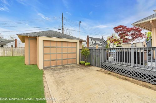 1326 Locust Dr, Tinton Falls NJ 07712-4911 exterior