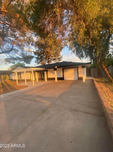 4109 Catalina Dr, Phoenix AZ 85031-3841 exterior