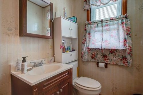 444 Brock Ave, New Bedford MA 02744-1437 exterior