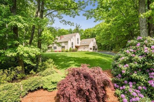 51 Camp St, Worcester, MA 01603-2373