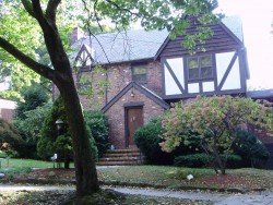 36 Bruce Ln, Newton, MA 02458-2615