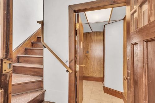 428 Lk Ave, Worcester MA 01605-2046 exterior