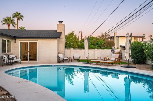 1011 Cavalier Dr, Phoenix AZ 85019-1717 exterior