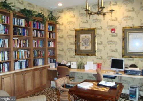 712 Weatherby Dr, West Deptford NJ  08096-5176 exterior