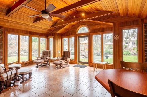 568 Furnace Brk Pkwy, Quincy MA 02169-2303 exterior