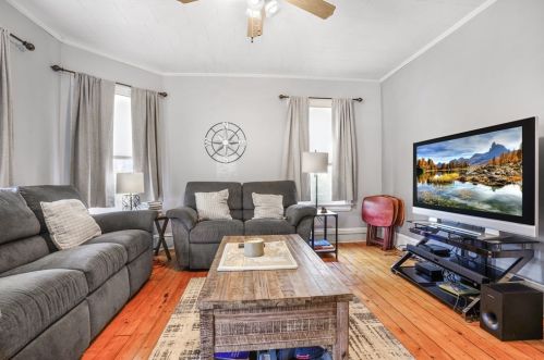 214 Cambridge St, Fall River MA 02721-2665 exterior