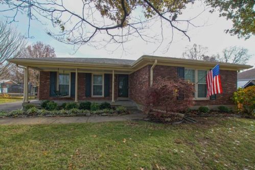 1017 King Arthur Ln, Louisville KY  40222-4415 exterior