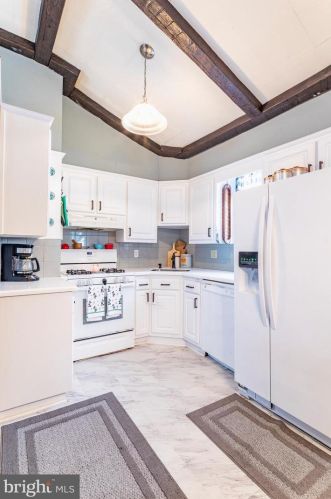 1037 Salem Ave, West Deptford NJ 08096-6062 exterior