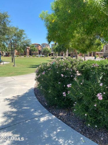 2005 77th Gln, Phoenix, AZ 85035-5057