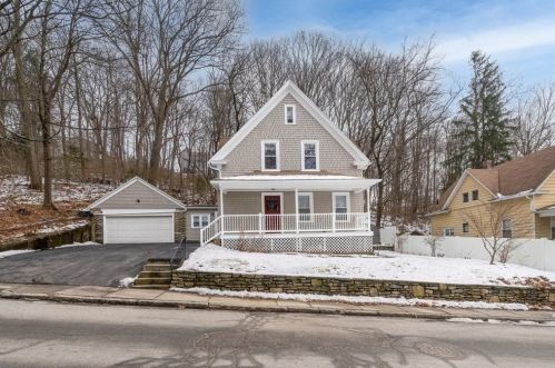 44 Beaconsfield Rd, Worcester MA 01602-1303 exterior