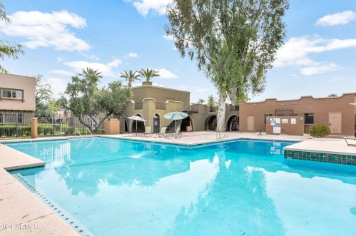 2818 Clarendon Ave, Phoenix AZ 85031-3142 exterior